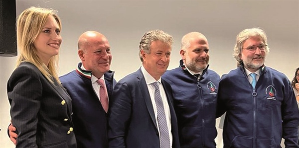 Vinitaly/ Miele, anche il vigneto aiuta le api a migliorare il prodotto, il Viceministro d&rsquo;eramo a Confcooperative: api e biodiversità difendono il made in italy
